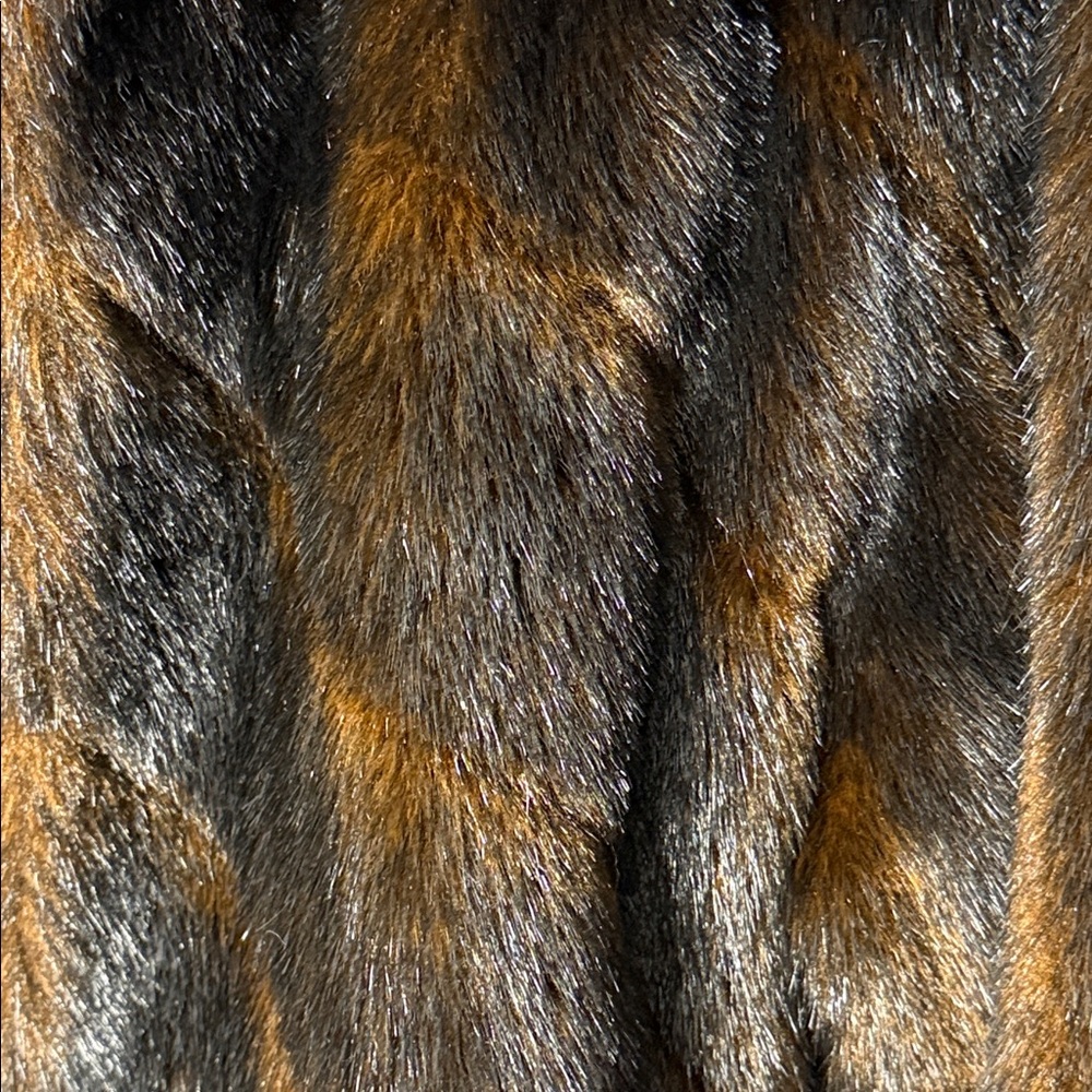Terry Lewis Luxurious Faux Fur Coat Size 1X - Picture 3 of 3
